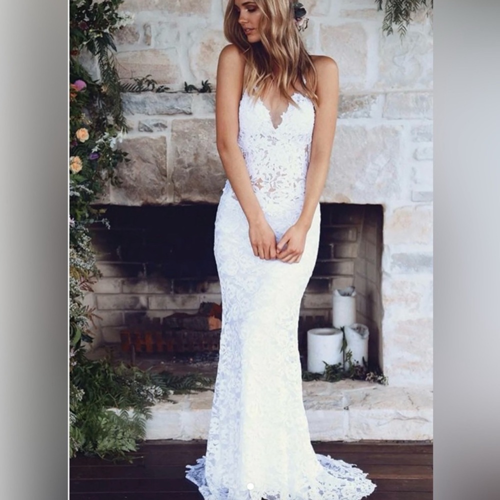 Stunning Grave Loves Lace wedding dress - Picture 4 of 7